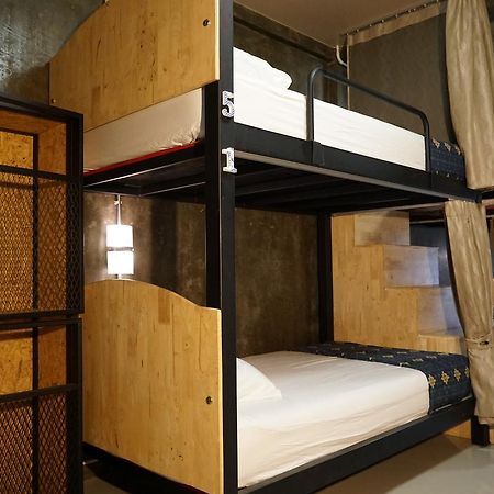 Club76 Bunk Bed. (Adults Only) Hotel Csiangmaj Kültér fotó